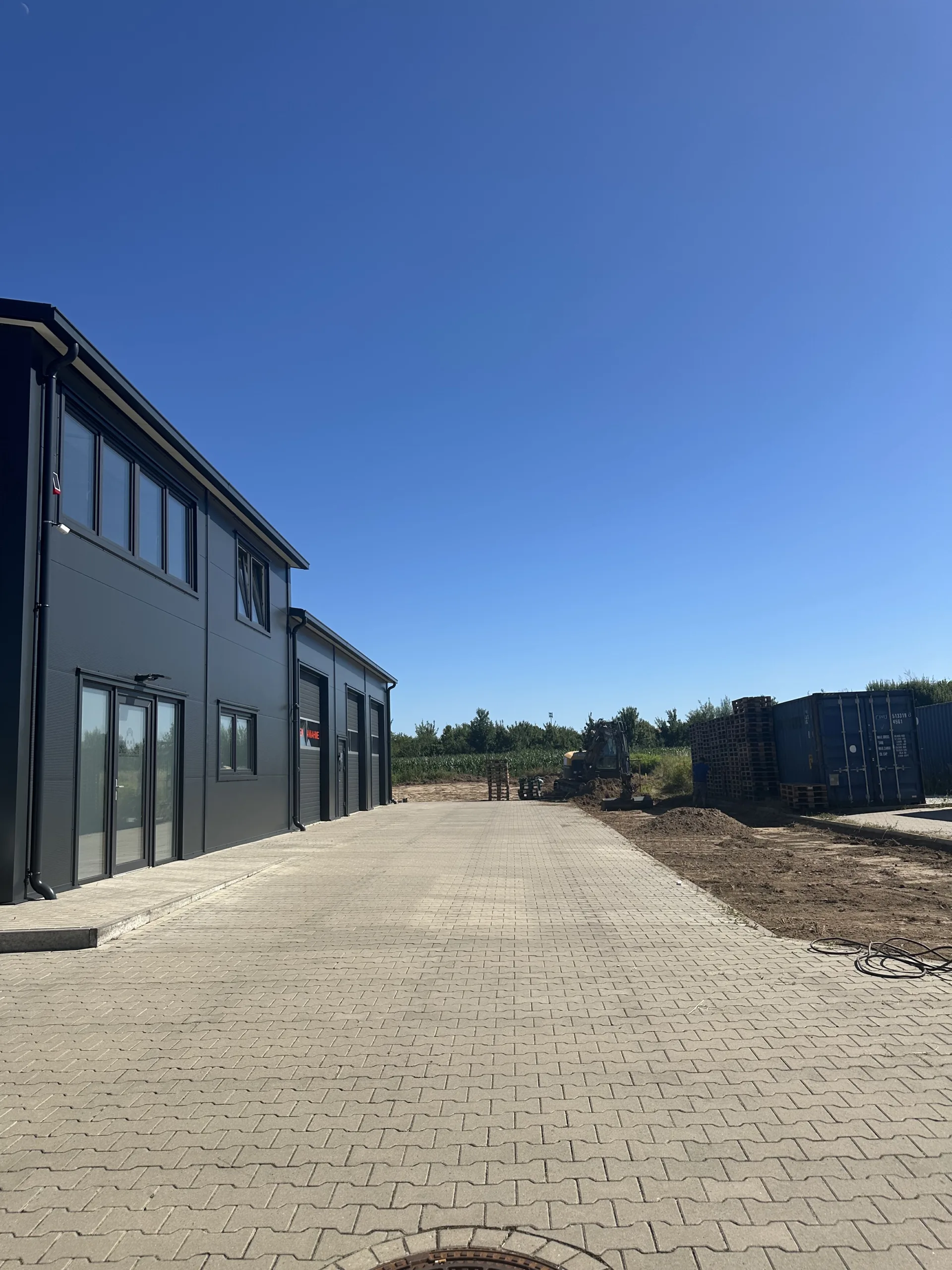 rentahall – Frontansicht Tagesaufnahme